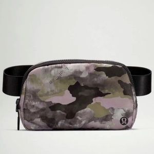 Lululemon Everywhere Belt Bag